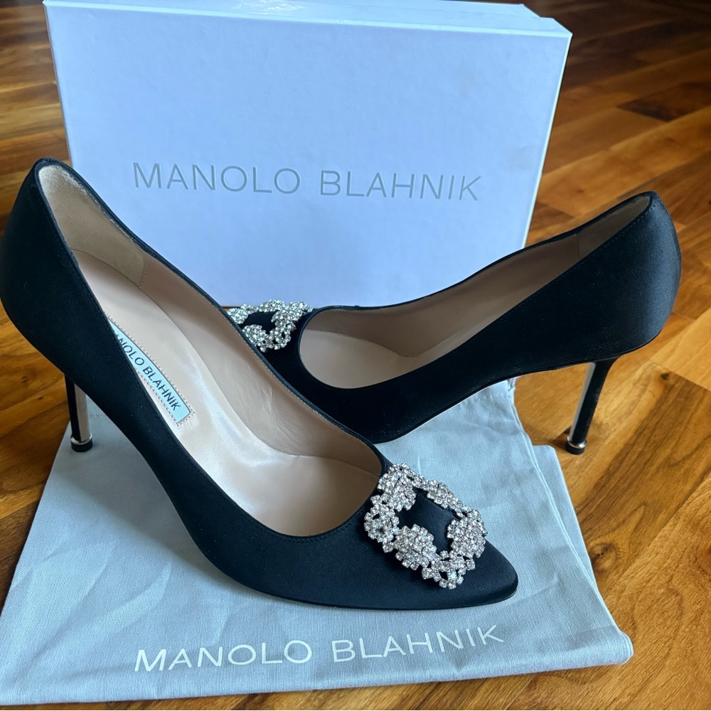 Manolo Blahnik, Black Satin Hangisi Pumps 90, NEW - Picture 3 of 14